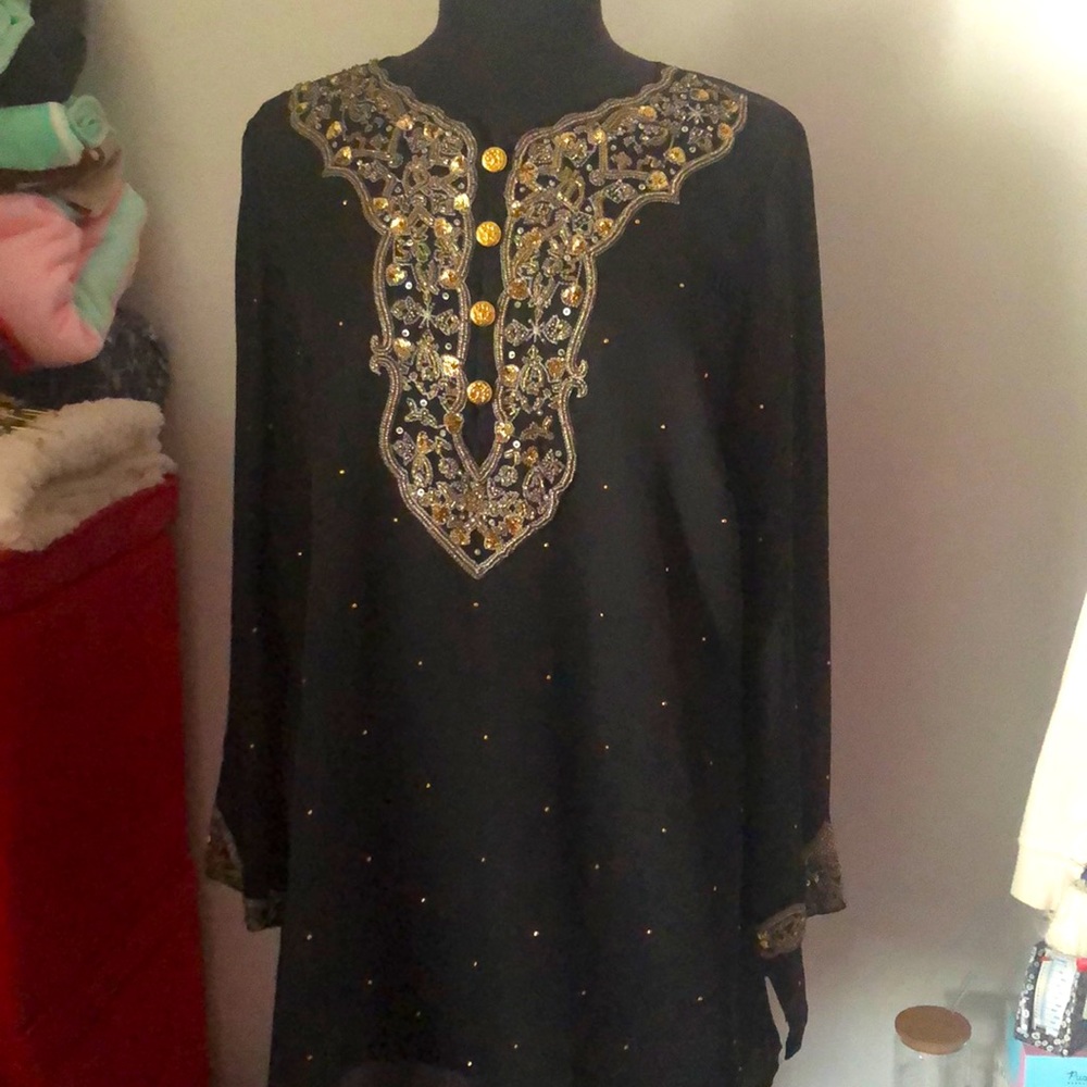 NWOT Roaman’s embellished sequins blouse in size 14W
